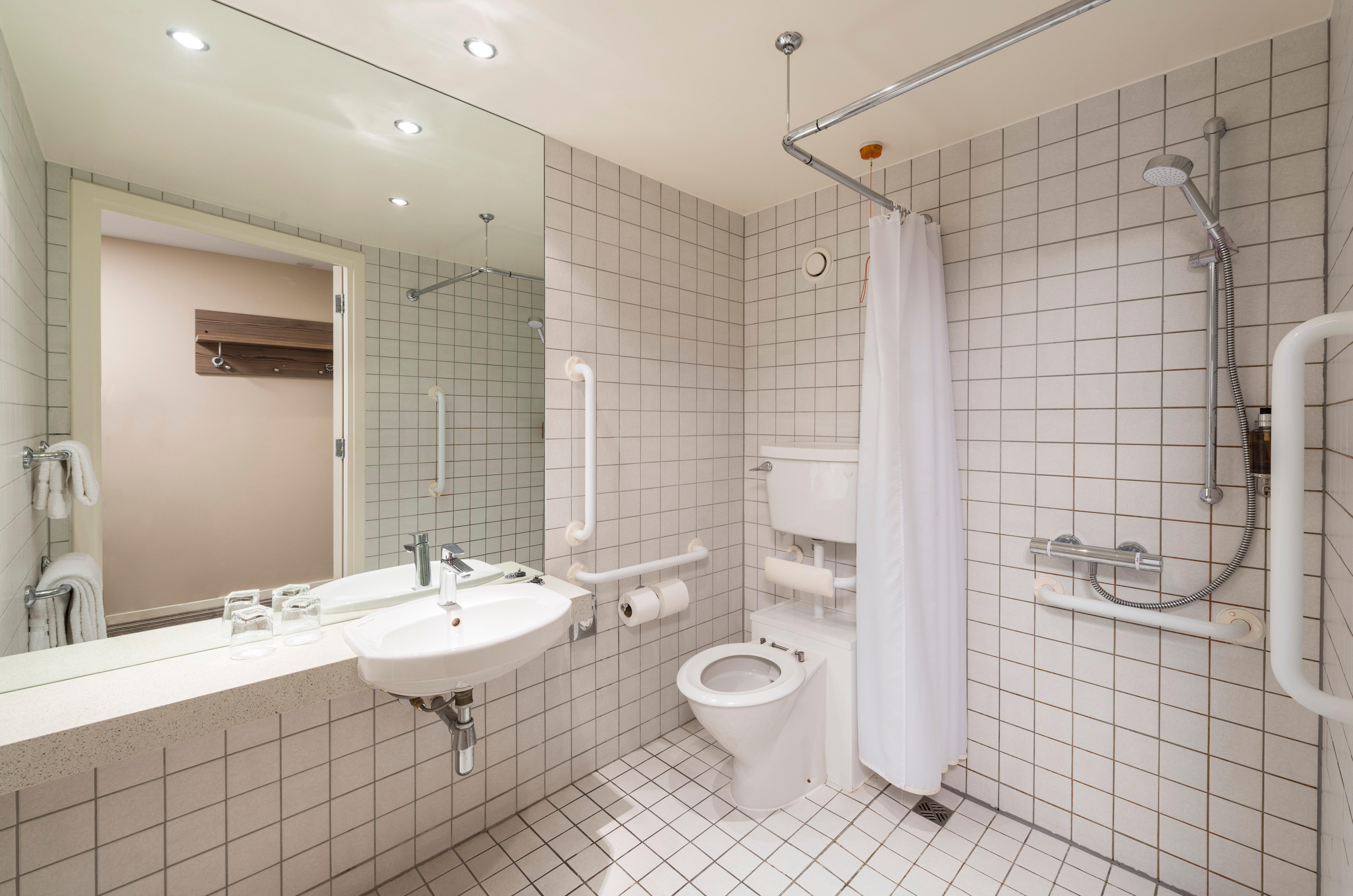 Centre By Ihg Hotel 4*